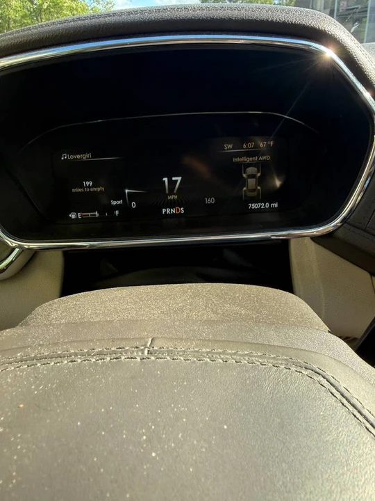 2017 Lincoln Continental 10th Gen - Image 5 of 12