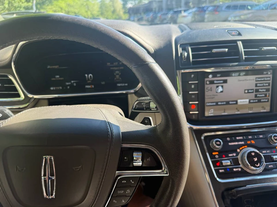 2017 Lincoln Continental 10th Gen - Image 4 of 12