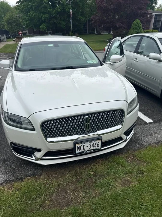2017 Lincoln Continental 10th Gen - Image 2 of 12