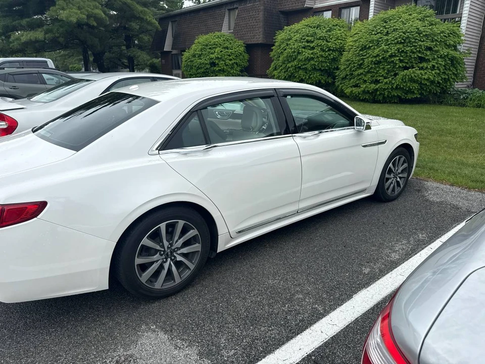 2017 Lincoln Continental 10th Gen - Image 7 of 12
