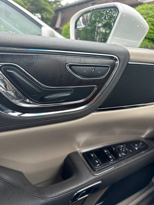 2017 Lincoln Continental 10th Gen - Image 10 of 12