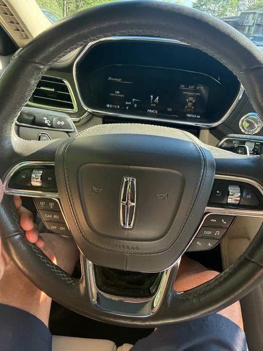 2017 Lincoln Continental 10th Gen - Image 3 of 12
