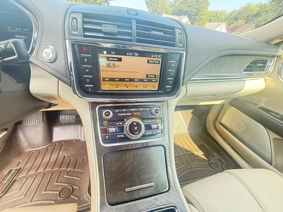 2017 Lincoln Continental 10th Gen - Image 9 of 14