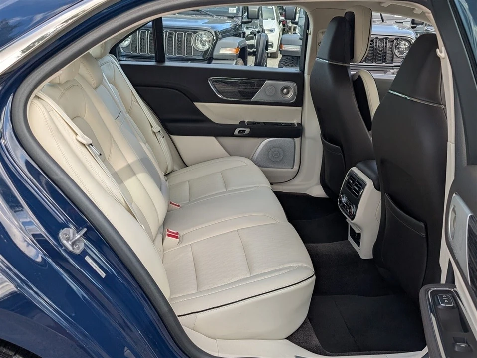 2017 Lincoln Continental 10th Gen - Image 15 of 21