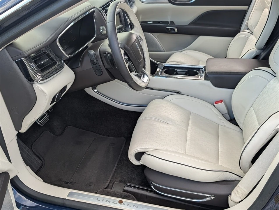 2017 Lincoln Continental 10th Gen - Image 7 of 12