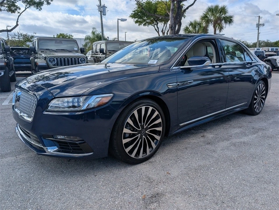 2017 Lincoln Continental 10th Gen - Image 4 of 12