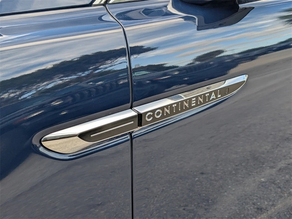 2017 Lincoln Continental 10th Gen - Image 5 of 21