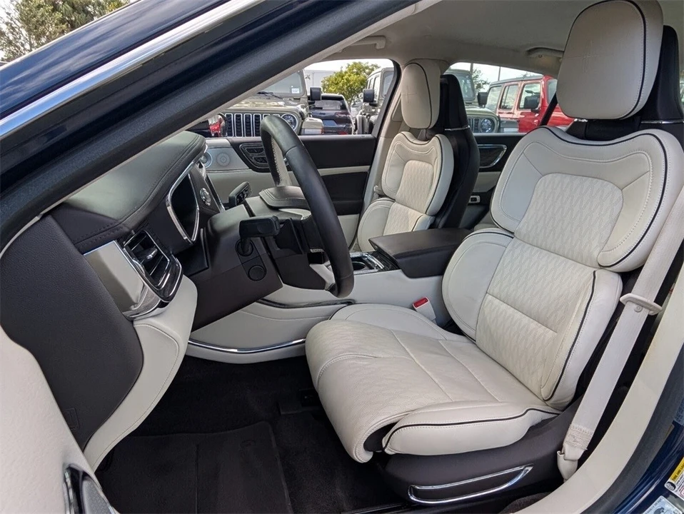 2017 Lincoln Continental 10th Gen - Image 6 of 21