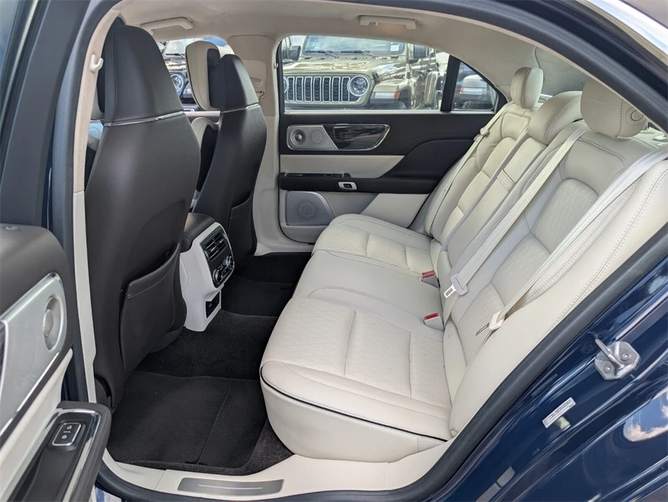 2017 Lincoln Continental 10th Gen - Image 8 of 21