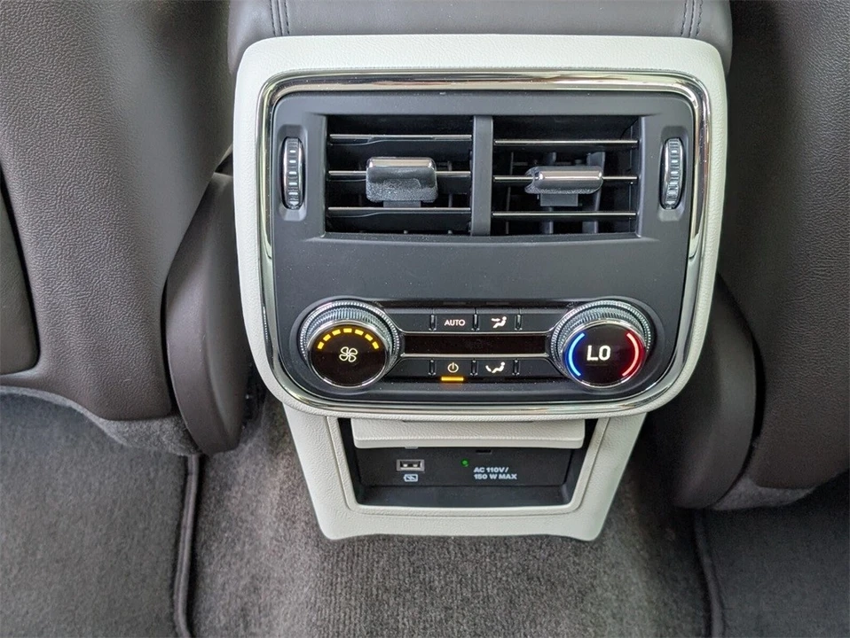 2017 Lincoln Continental 10th Gen - Image 11 of 21