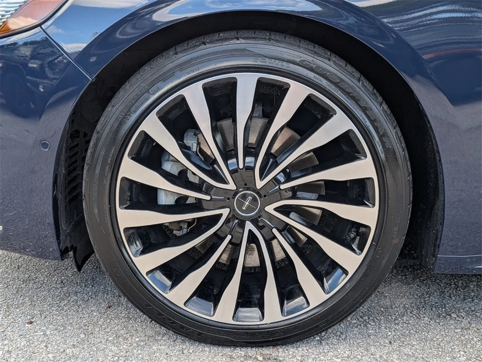 2017 Lincoln Continental 10th Gen - Image 21 of 21