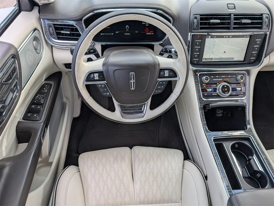2017 Lincoln Continental 10th Gen - Image 9 of 21
