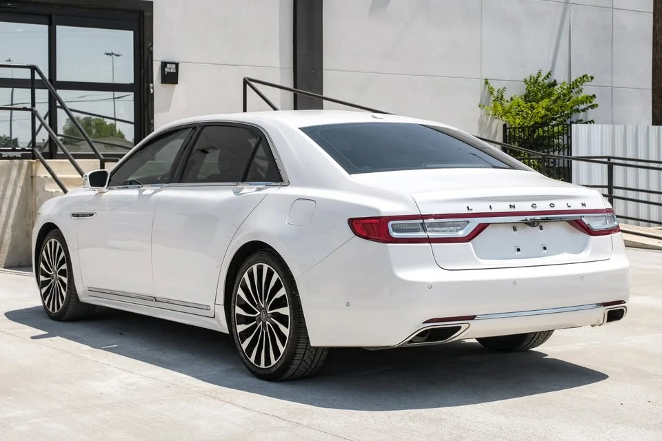 2017 Lincoln Continental 10th Gen - Image 9 of 19