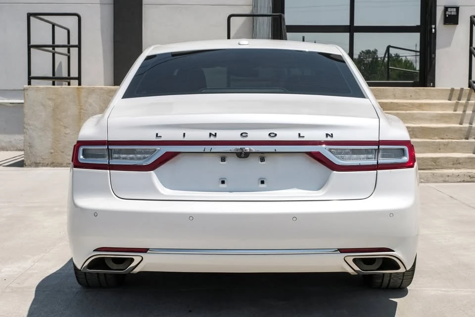 2017 Lincoln Continental 10th Gen - Image 8 of 19