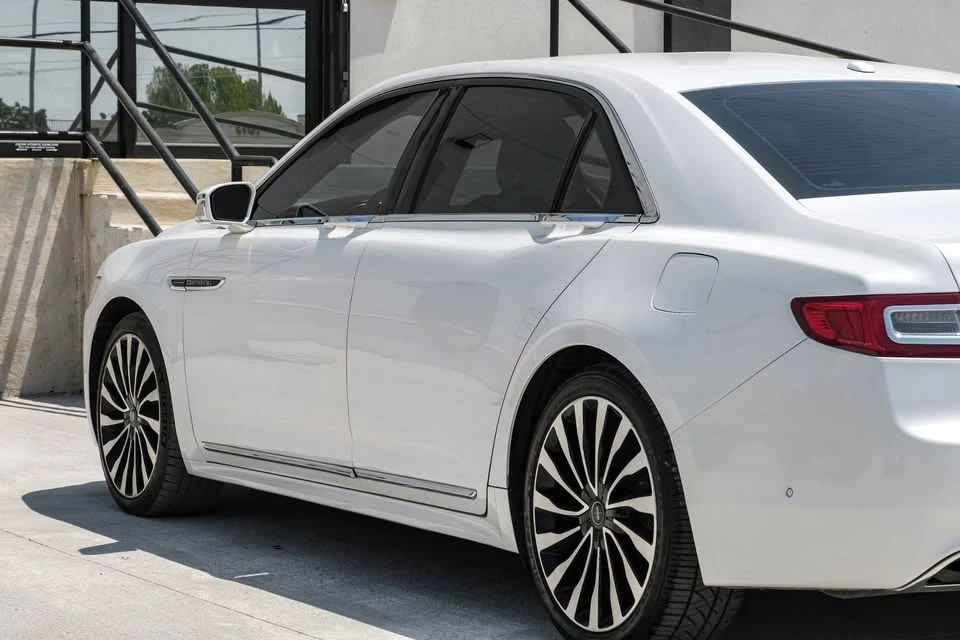 2017 Lincoln Continental 10th Gen - Image 10 of 19