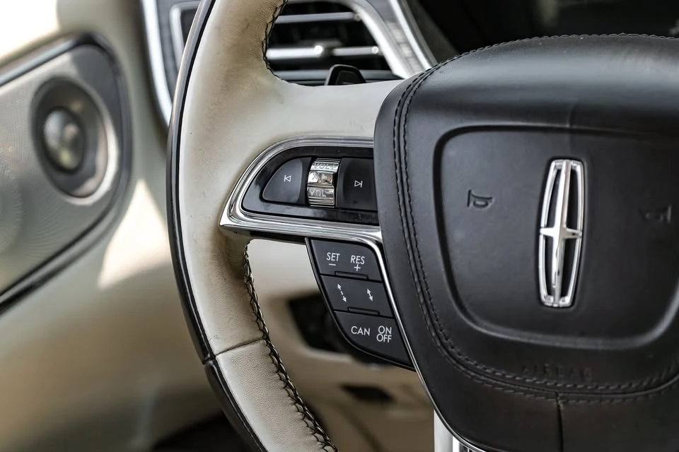 2017 Lincoln Continental 10th Gen - Image 17 of 19