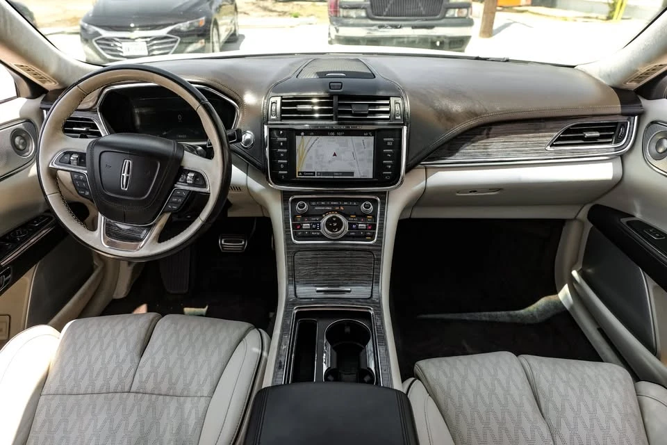 2017 Lincoln Continental 10th Gen - Image 14 of 19