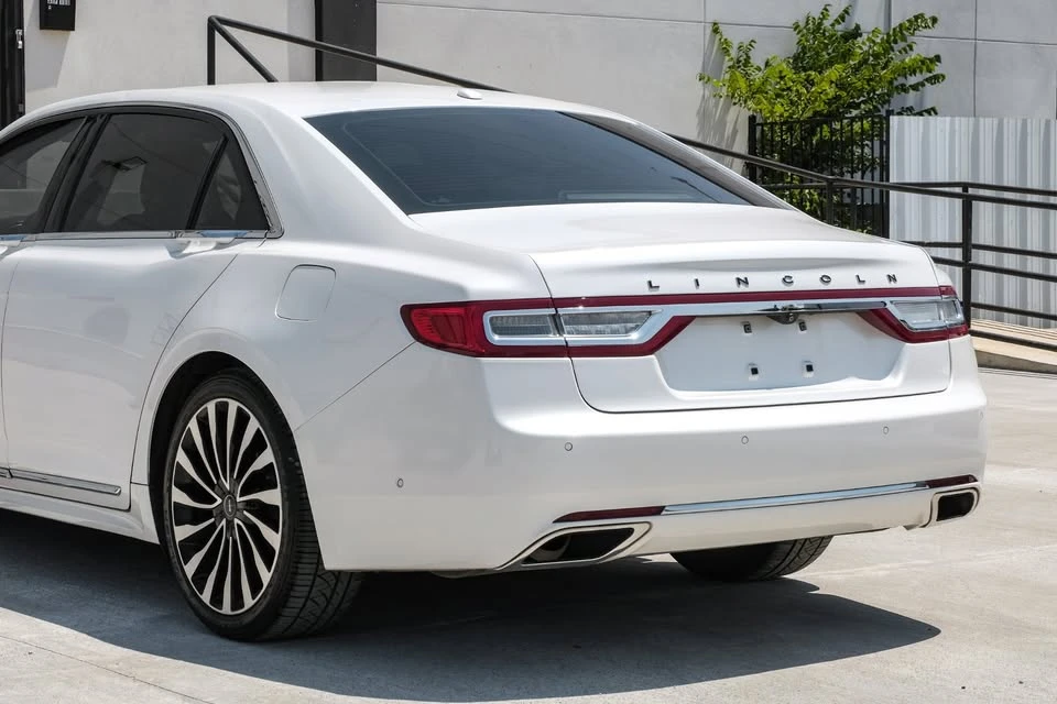 2017 Lincoln Continental 10th Gen - Image 11 of 19