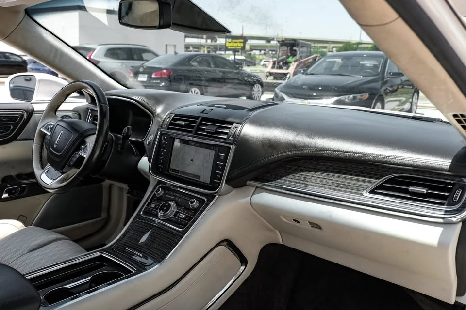 2017 Lincoln Continental 10th Gen - Image 12 of 19