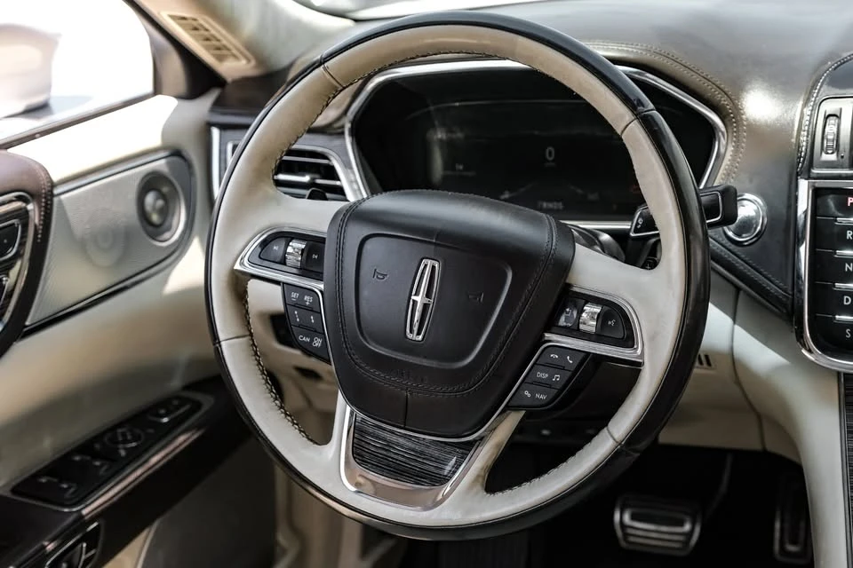 2017 Lincoln Continental 10th Gen - Image 16 of 19