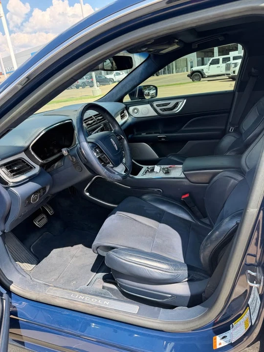 2017 Lincoln Continental 10th Gen - Image 9 of 17