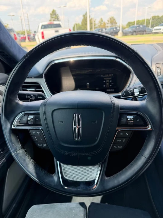 2017 Lincoln Continental 10th Gen - Image 12 of 17
