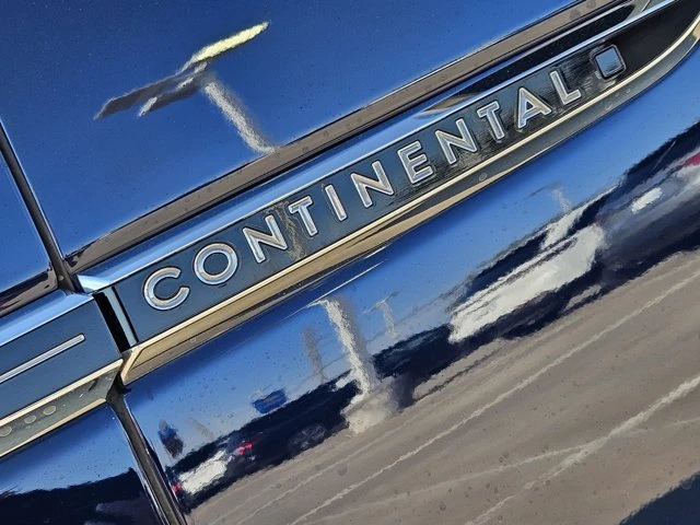 2017 Lincoln Continental 10th Gen - Image 11 of 20