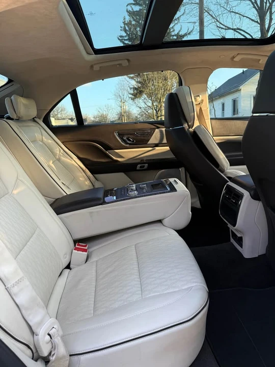 2017 Lincoln Continental 10th Gen - Image 5 of 12