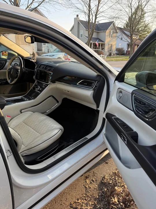 2017 Lincoln Continental 10th Gen - Image 3 of 12