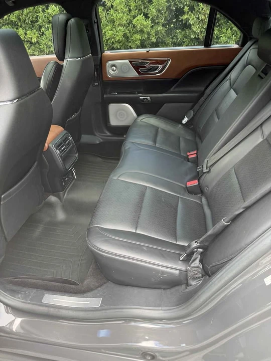 2017 Lincoln Continental 10th Gen - Image 8 of 11