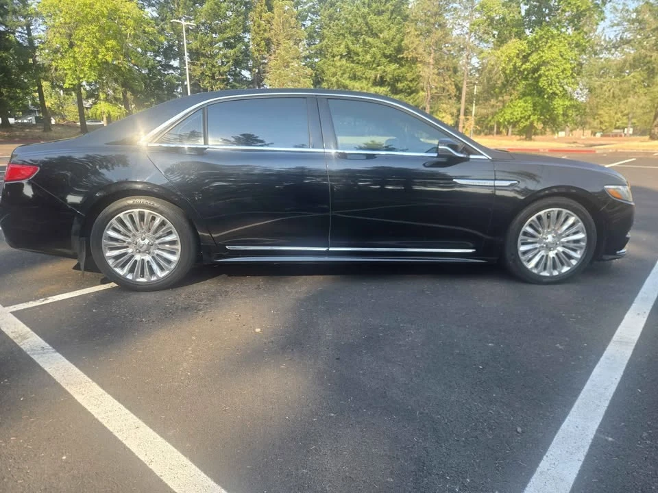 2017 Lincoln Continental 10th Gen - Image 4 of 11