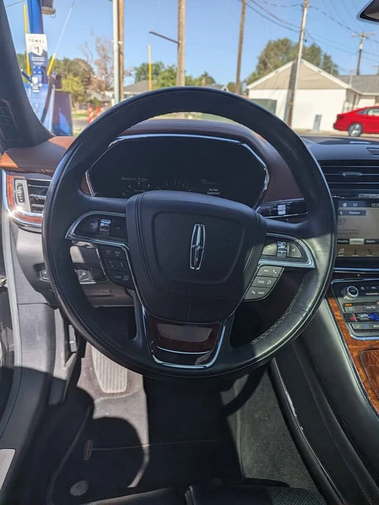 2017 Lincoln Continental 10th Gen - Image 9 of 10