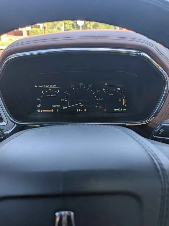 2017 Lincoln Continental 10th Gen - Image 2 of 10