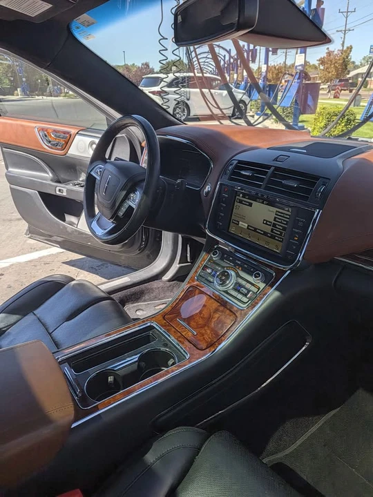 2017 Lincoln Continental 10th Gen - Image 5 of 10