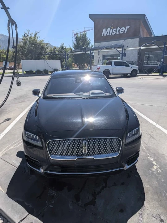 2017 Lincoln Continental 10th Gen - Image 3 of 10