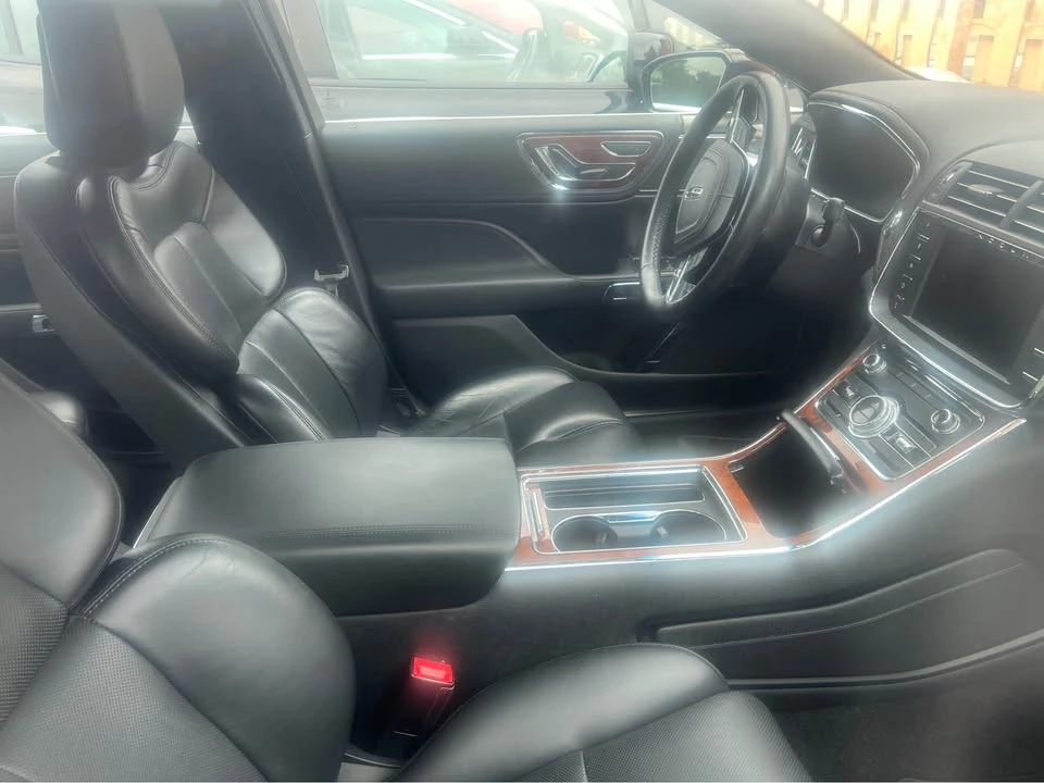 2017 Lincoln Continental 10th Gen - Image 3 of 7