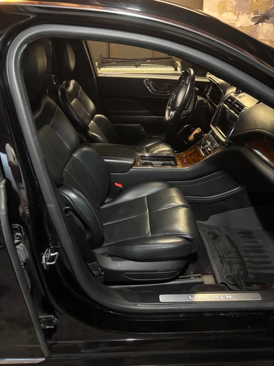 2017 Lincoln Continental 10th Gen - Image 7 of 17
