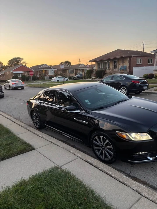 2017 Lincoln Continental 10th Gen - Image 2 of 17