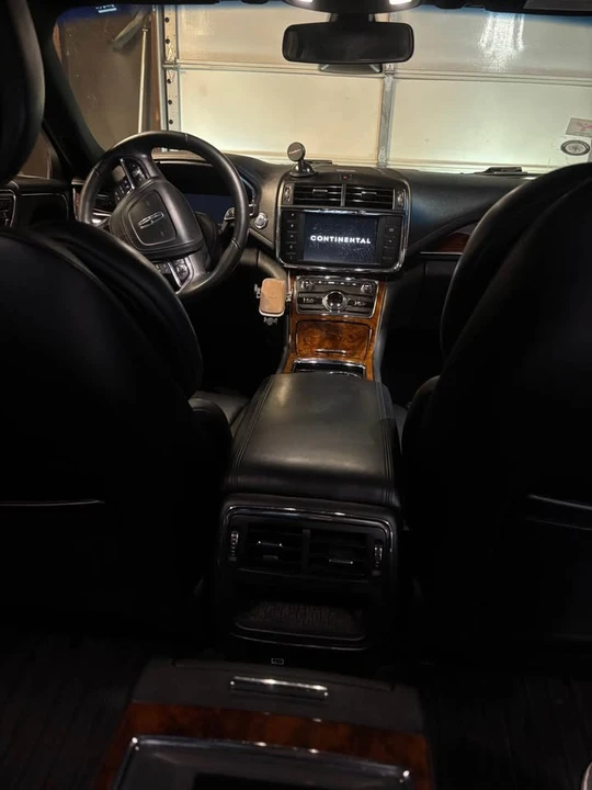 2017 Lincoln Continental 10th Gen - Image 11 of 17