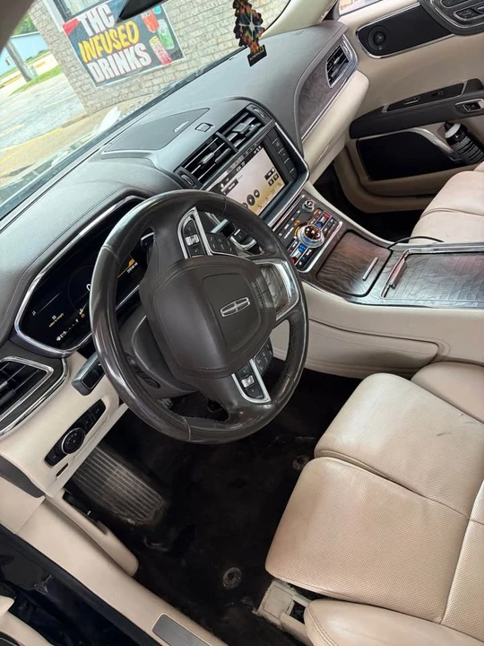2017 Lincoln Continental 10th Gen - Image 7 of 8