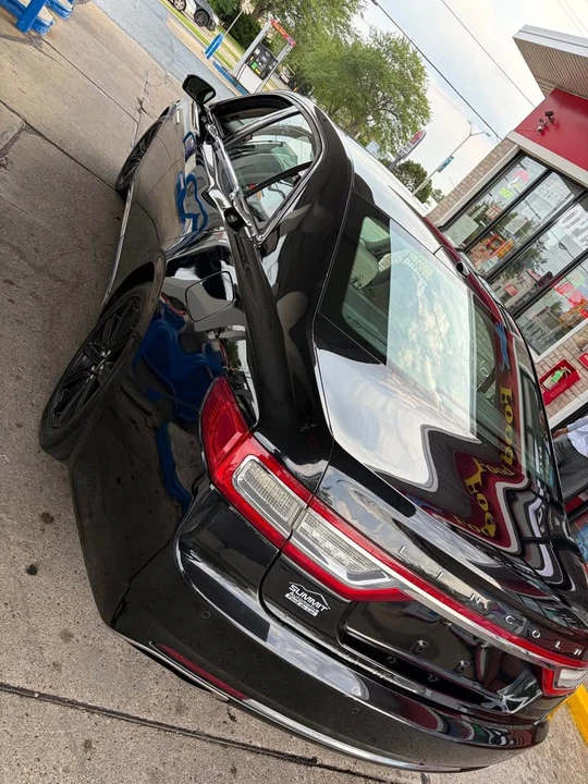 2017 Lincoln Continental 10th Gen - Image 4 of 8