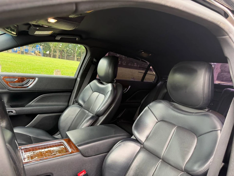 2017 Lincoln Continental 10th Gen - Image 13 of 14