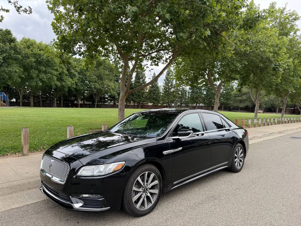 2017 Lincoln Continental 10th Gen - Image 2 of 14