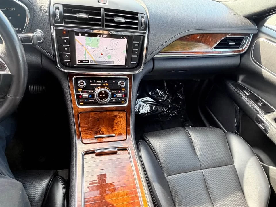 2017 Lincoln Continental 10th Gen - Image 13 of 15