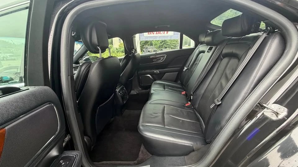 2017 Lincoln Continental 10th Gen - Image 11 of 20