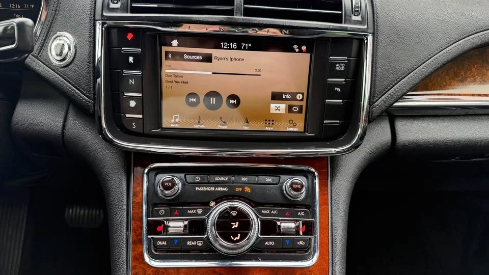 2017 Lincoln Continental 10th Gen - Image 17 of 20