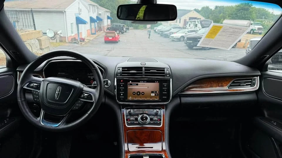 2017 Lincoln Continental 10th Gen - Image 15 of 20