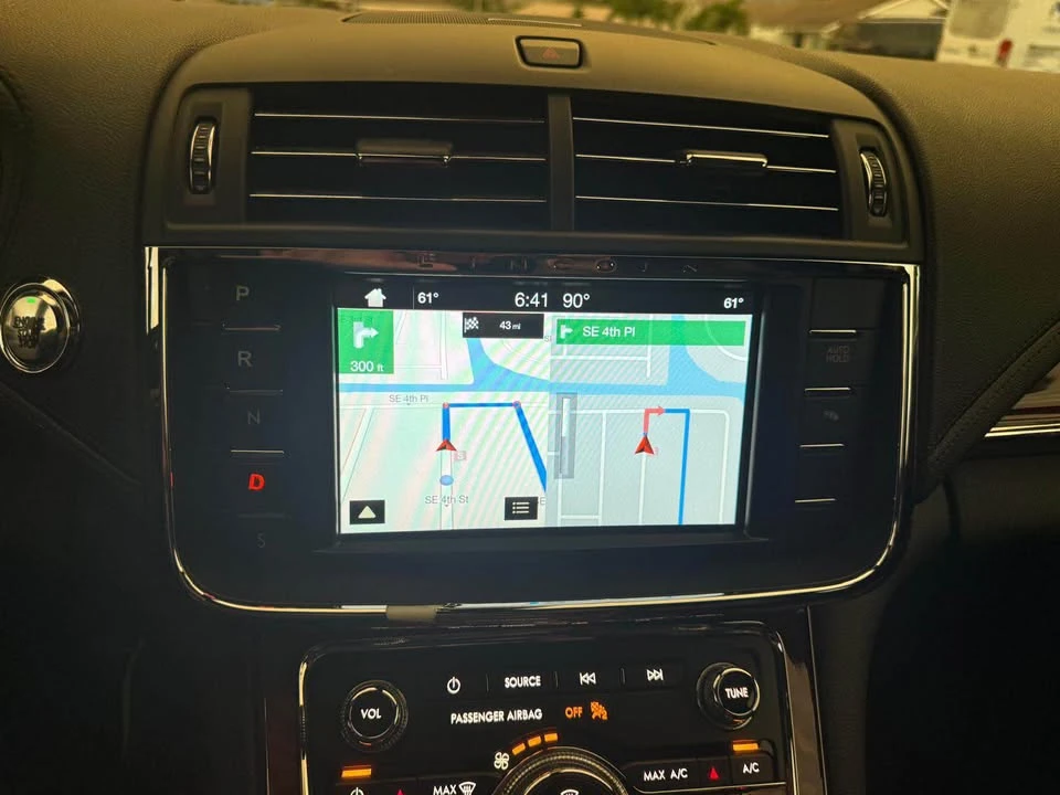 2017 Lincoln Continental 10th Gen - Image 10 of 19