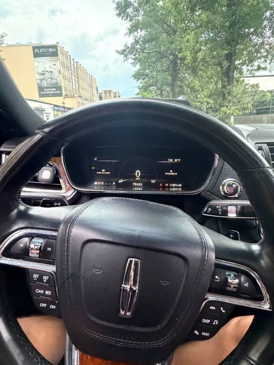 2017 Lincoln Continental 10th Gen - Image 9 of 14