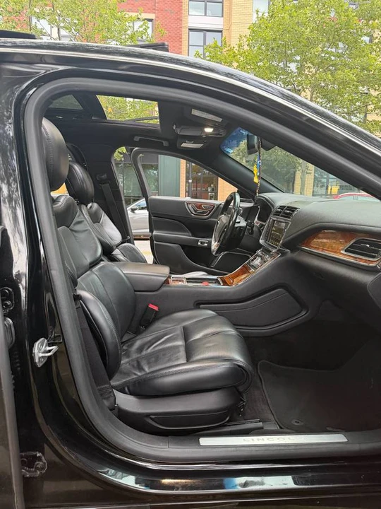 2017 Lincoln Continental 10th Gen - Image 5 of 14